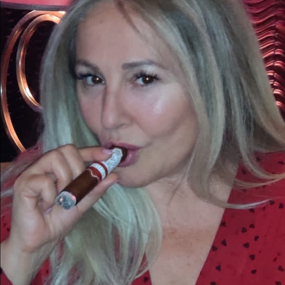 Meet your Posher, Mirella